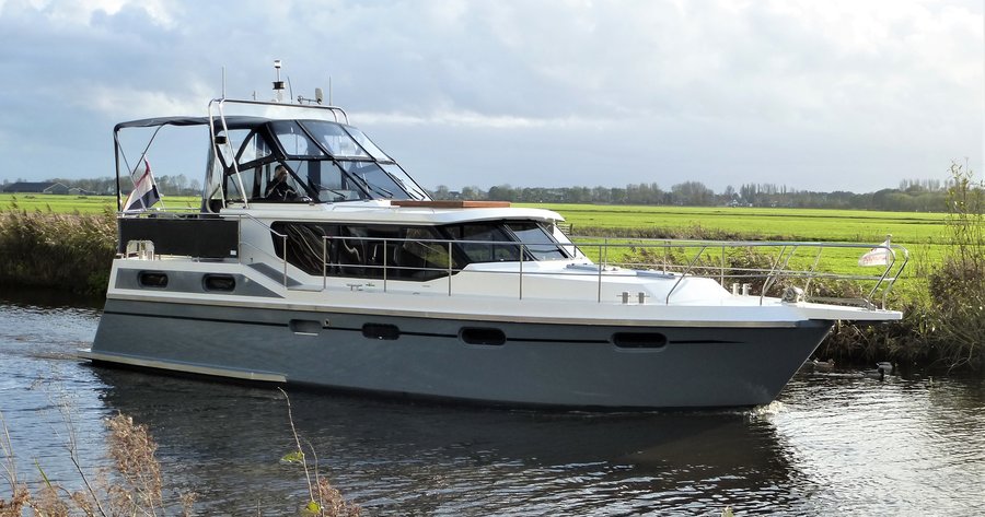 Irnzor 1220 - Amare Star van FNMA Charters in Sneek