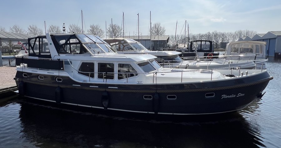 Vacance Solide 46 - Floralia Star van FNMA Charters in Sneek